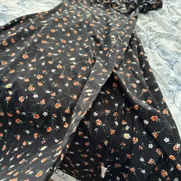 Black Floral Puff Sleeve Midi Dress - Picture 3 of 6